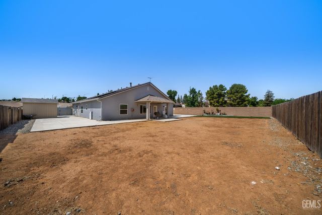 8104 Morningstar Avenue, Bakersfield, CA 93306