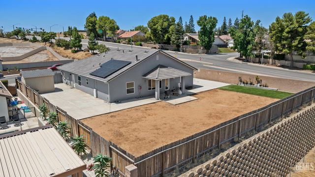 8104 Morningstar Avenue, Bakersfield, CA 93306