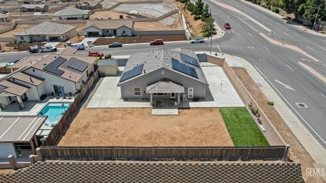 8104 Morningstar Avenue, Bakersfield, CA 93306