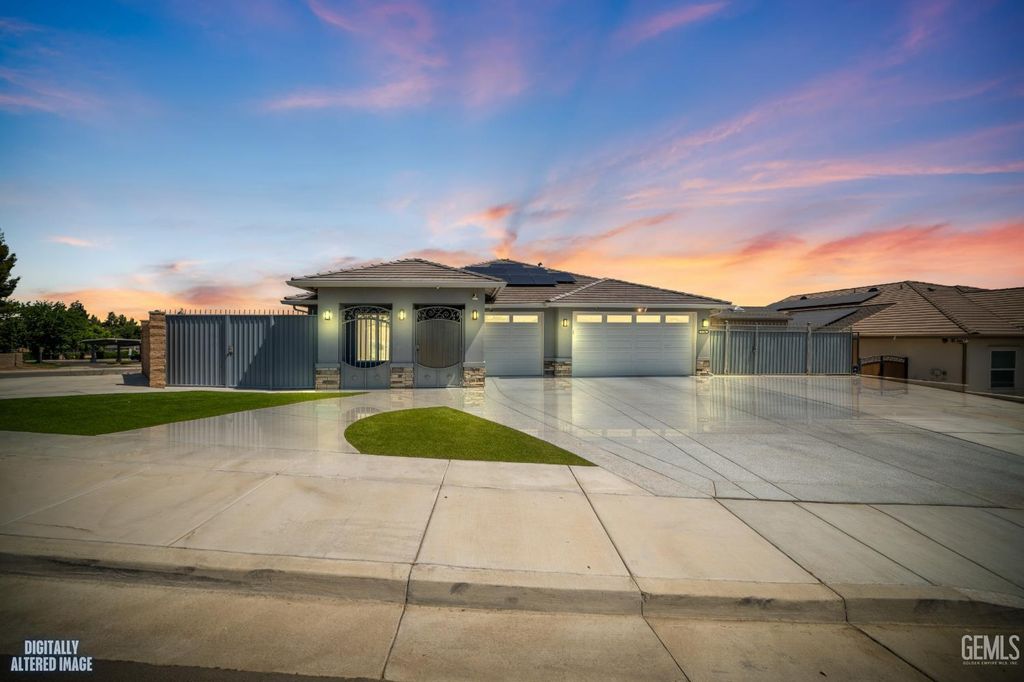 8104 Morningstar Avenue, Bakersfield, CA 93306
