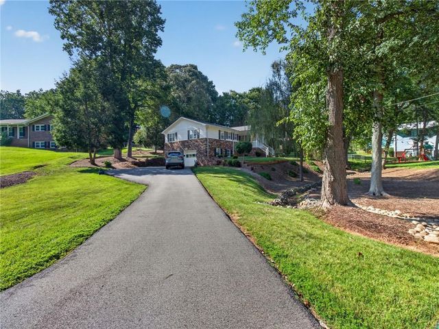 3028 St Charles Avenue, Gainesville, GA 30504