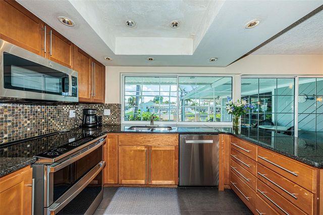 1496 49TH AVENUE NE, St Petersburg, FL 33703