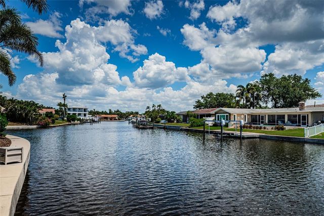1496 49TH AVENUE NE, St Petersburg, FL 33703