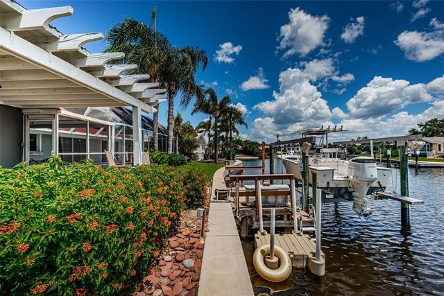 1496 49TH AVENUE NE, St Petersburg, FL 33703