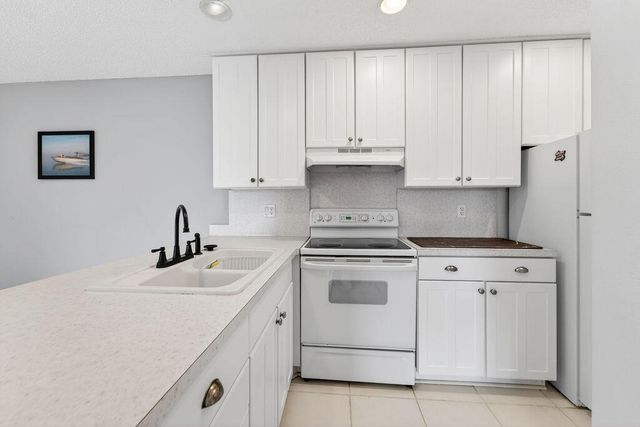 3402 E Gardens East Drive 7b, Palm Beach Gardens, FL 33410