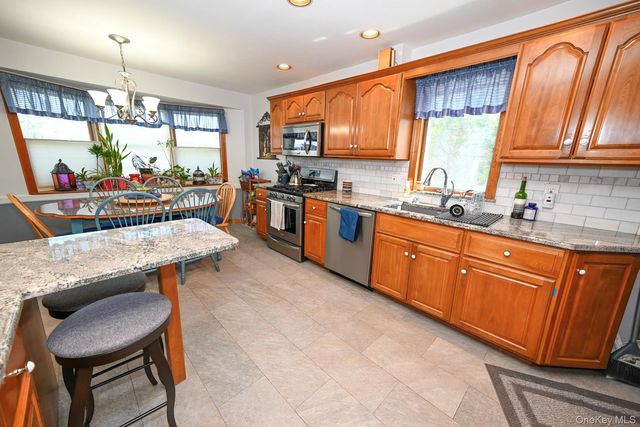 248 Fendale Street, Franklin Square, NY 11010