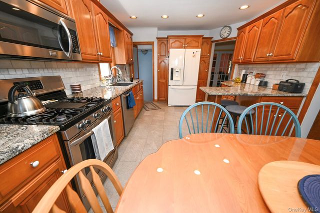 248 Fendale Street, Franklin Square, NY 11010