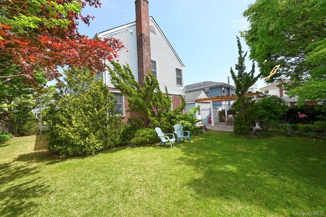 248 Fendale Street, Franklin Square, NY 11010