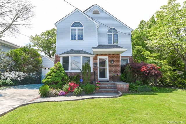 248 Fendale Street, Franklin Square, NY 11010