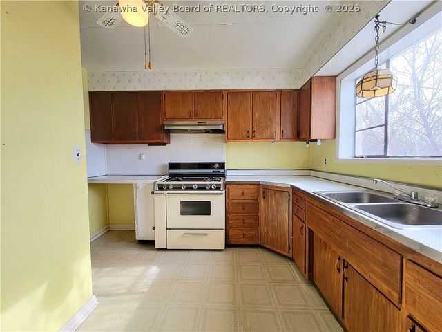 1601 Camden Drive, Charleston, WV 25302