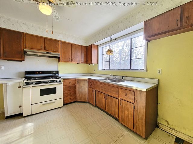 1601 Camden Drive, Charleston, WV 25302