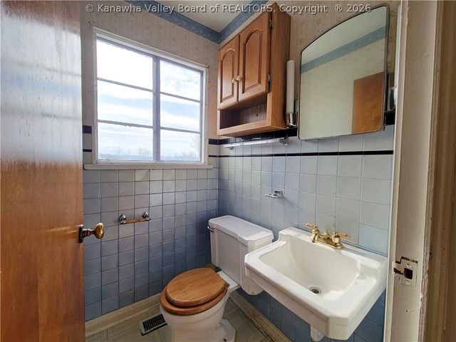 1601 Camden Drive, Charleston, WV 25302