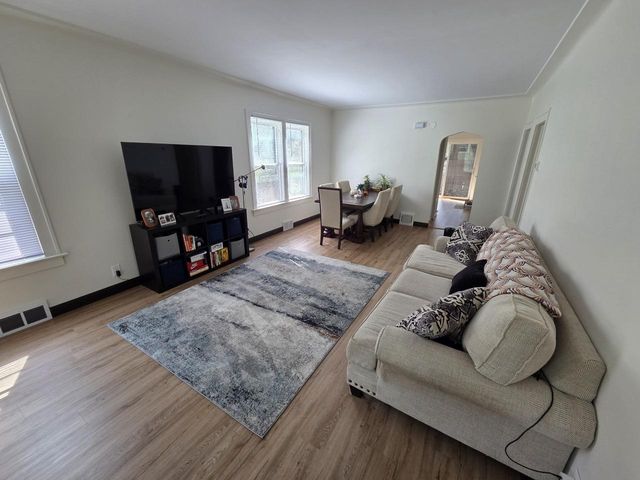 6614 5th AVENUE, Kenosha, WI 53143