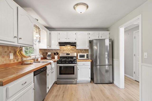 104 Freda Lane, Lowell, MA 01854