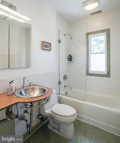 1407 33RD ST NW, Washington, DC 20007