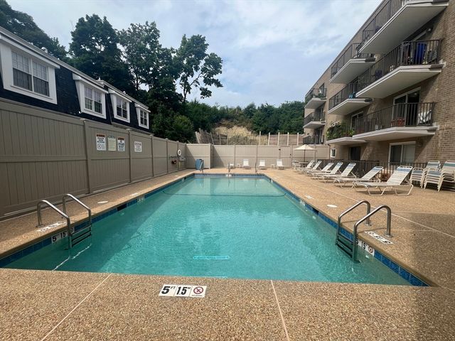 121 Tremont St 317, Boston, MA 02135