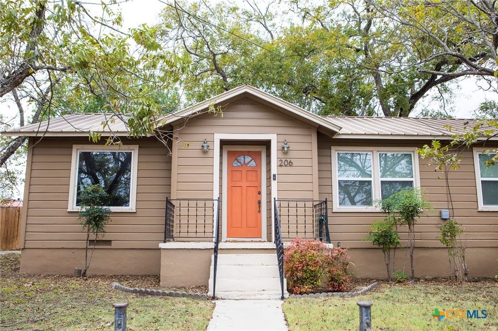 206 N Arnold Street, Lampasas, TX 76550