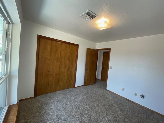 1201 Rolling Hills Drive, Harrah, OK 73045