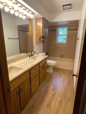 1201 Rolling Hills Drive, Harrah, OK 73045