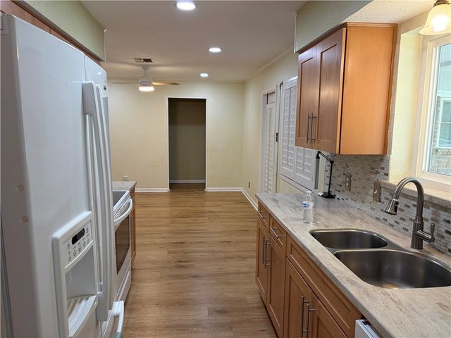 4433 Hickey Dr, Corpus Christi, TX 78413