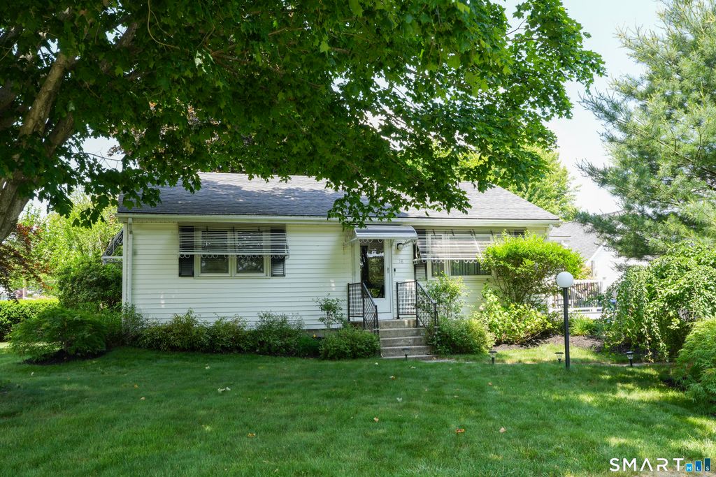 18 Clifton Street, Old Lyme, CT 06371