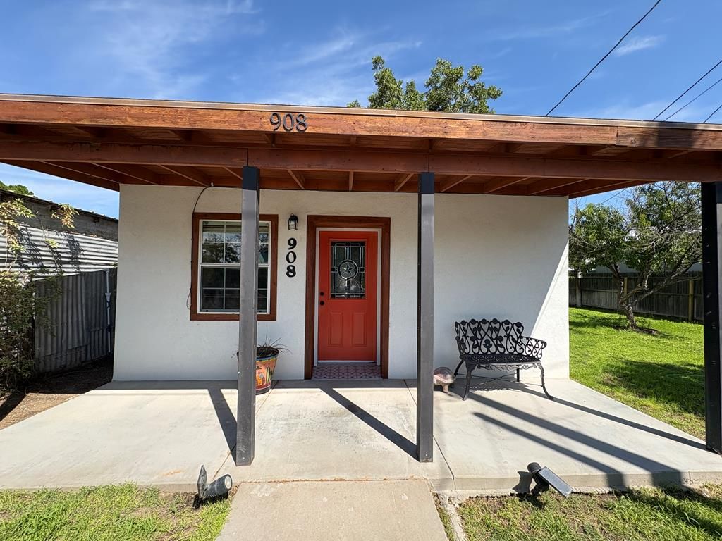 908 W El Paso, Marfa, TX 79843