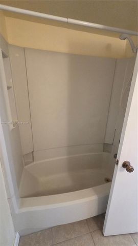 2701 Riverside Dr 516-B, Coral Springs, FL 33065