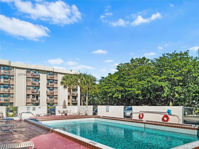 2701 Riverside Dr 516-B, Coral Springs, FL 33065