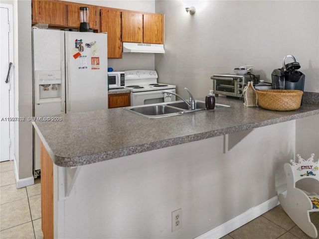 2701 Riverside Dr 516-B, Coral Springs, FL 33065