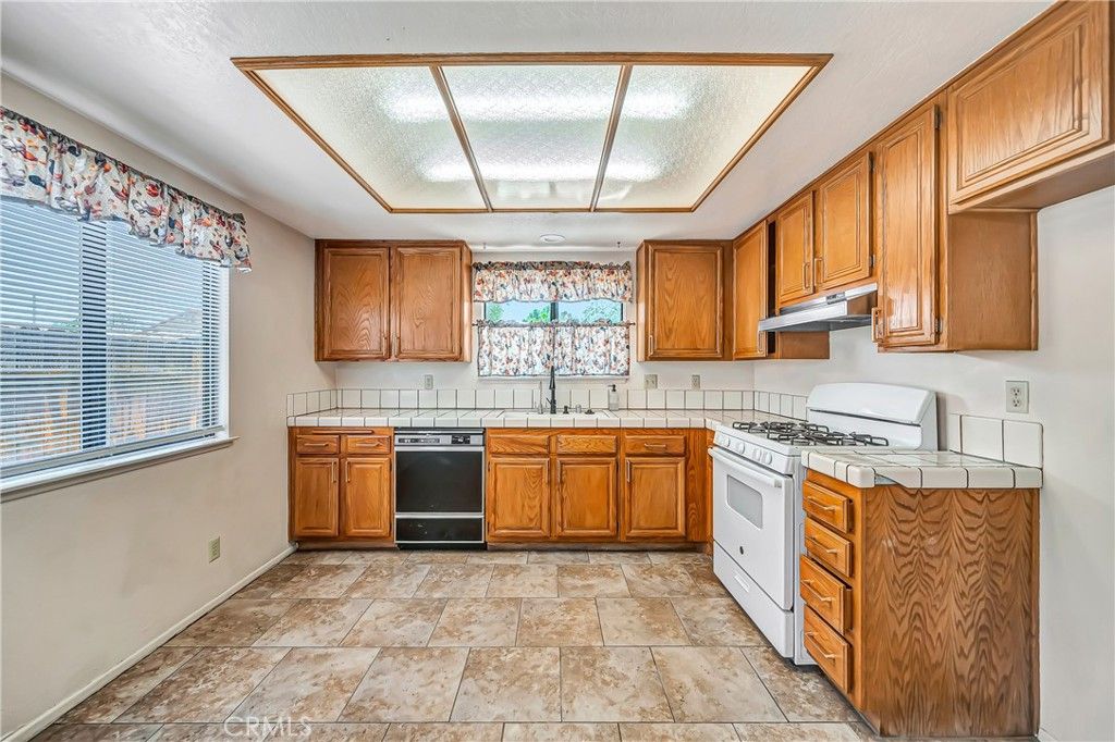 Image 17 of property listing at 4930 Golden Eagle, Palmdale, CA 93552