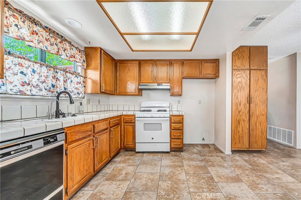 Image 18 of property listing at 4930 Golden Eagle, Palmdale, CA 93552