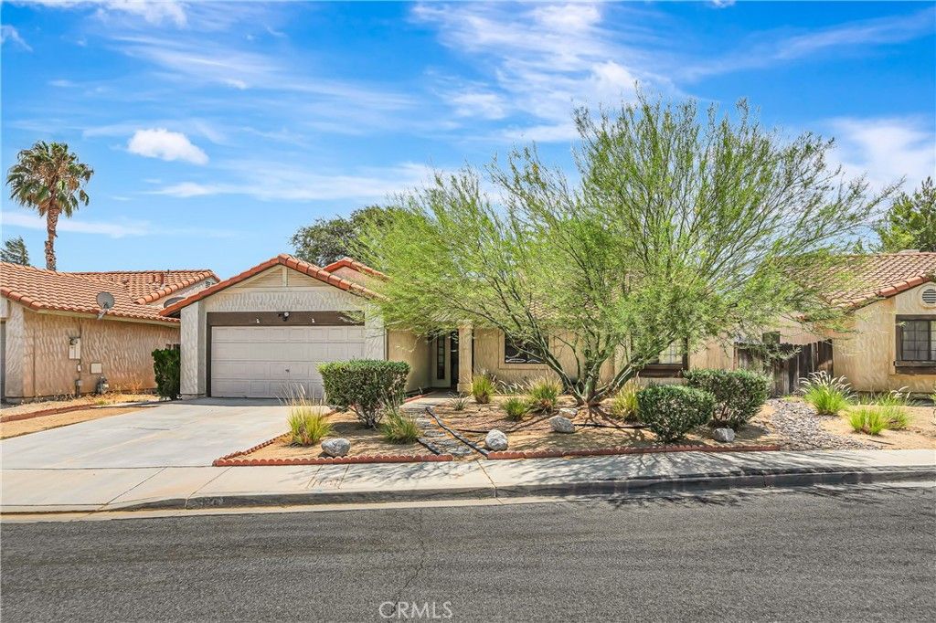 Image 3 of property listing at 4930 Golden Eagle, Palmdale, CA 93552
