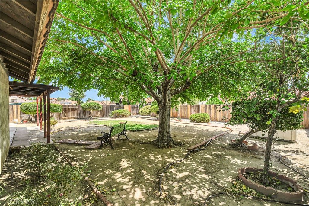 Image 36 of property listing at 4930 Golden Eagle, Palmdale, CA 93552