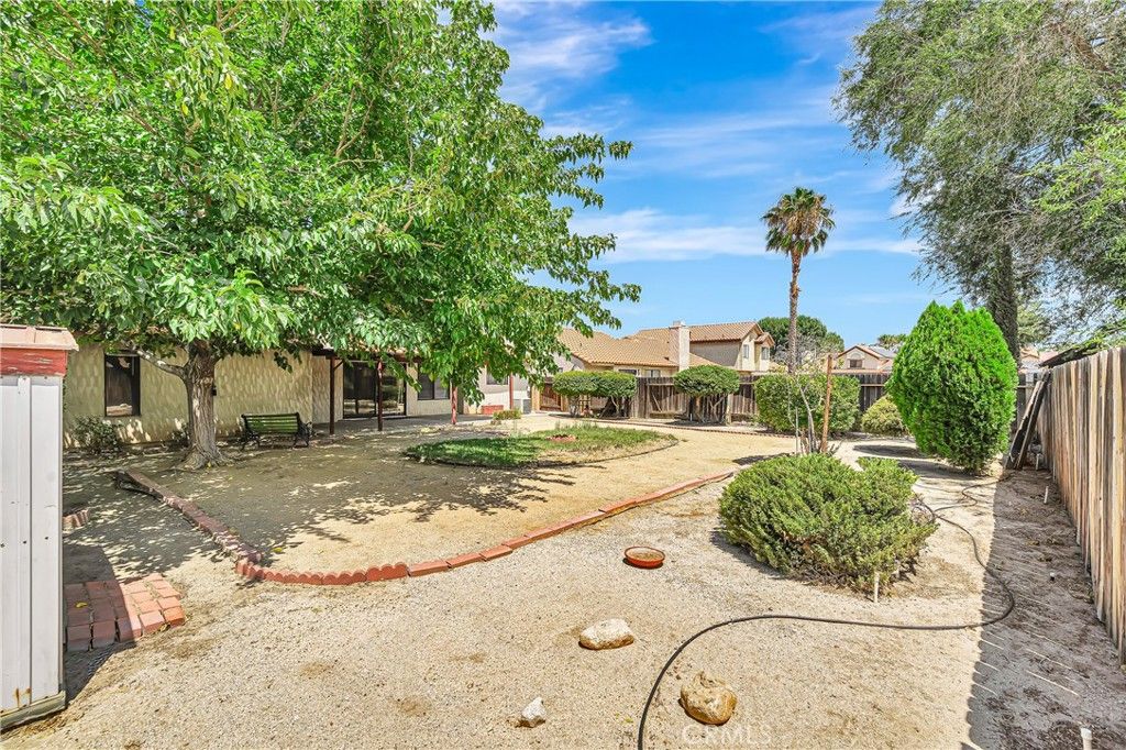 Image 38 of property listing at 4930 Golden Eagle, Palmdale, CA 93552