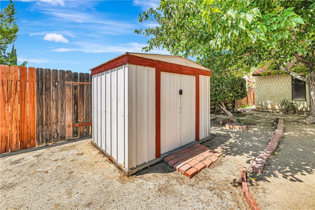Image 39 of property listing at 4930 Golden Eagle, Palmdale, CA 93552