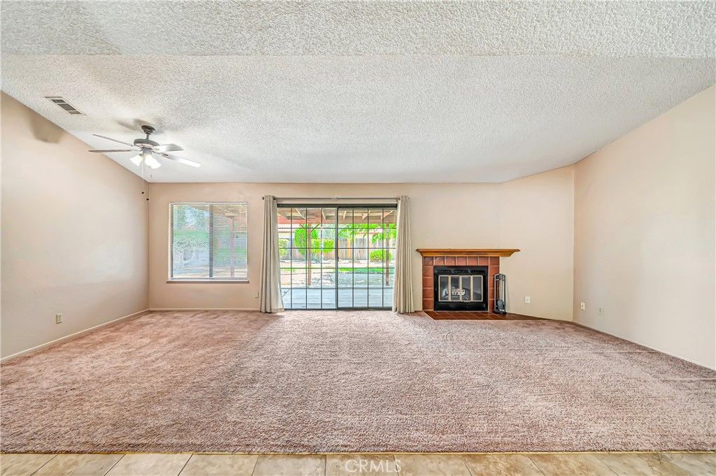 Image 6 of property listing at 4930 Golden Eagle, Palmdale, CA 93552