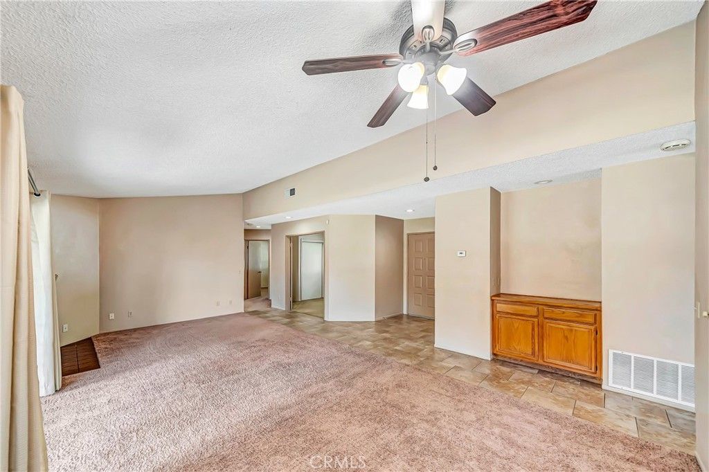 Image 9 of property listing at 4930 Golden Eagle, Palmdale, CA 93552