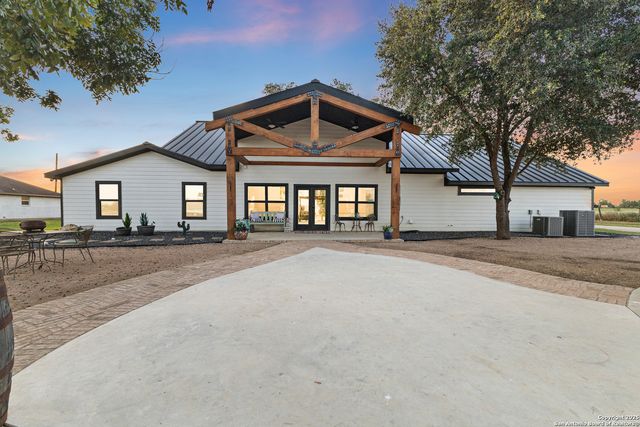 1591 Leissner School, Seguin, TX 78155