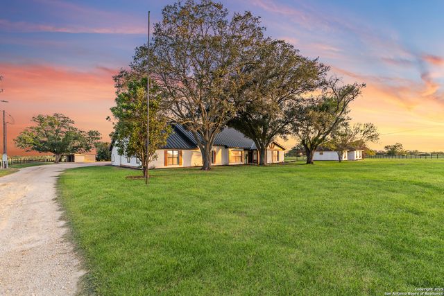 1591 Leissner School, Seguin, TX 78155