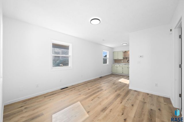 635 N Nesmith Ave Avenue, Sioux Falls, SD 57103