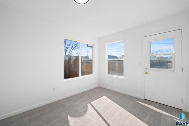 635 N Nesmith Ave Avenue, Sioux Falls, SD 57103