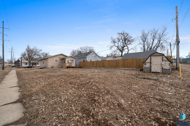 635 N Nesmith Ave Avenue, Sioux Falls, SD 57103