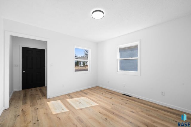 635 N Nesmith Ave Avenue, Sioux Falls, SD 57103