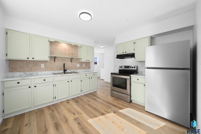 635 N Nesmith Ave Avenue, Sioux Falls, SD 57103