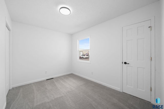 635 N Nesmith Ave Avenue, Sioux Falls, SD 57103