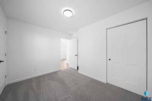 635 N Nesmith Ave Avenue, Sioux Falls, SD 57103