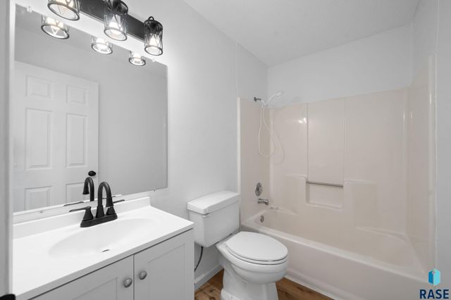 635 N Nesmith Ave Avenue, Sioux Falls, SD 57103