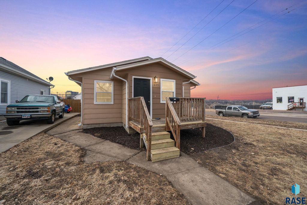 635 N Nesmith Ave Avenue, Sioux Falls, SD 57103