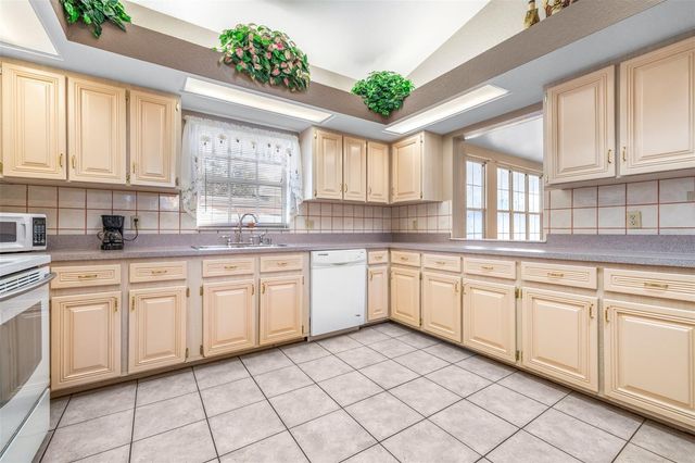 714 CHARLOTTE AVENUE, Tarpon Springs, FL 34689