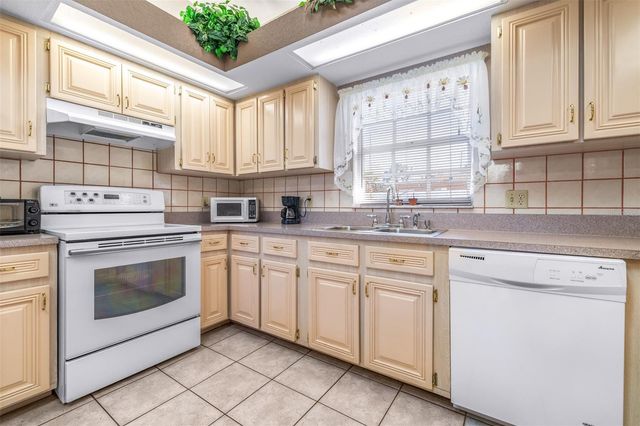 714 CHARLOTTE AVENUE, Tarpon Springs, FL 34689